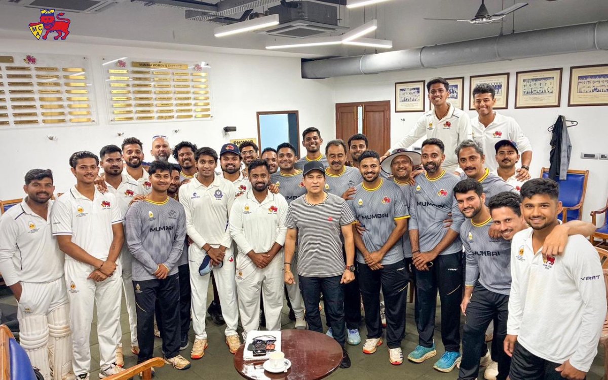 Sachin Tendulkar guides Mumbai players ahead of Ranji Trophy quarterfinal vs Karnataka