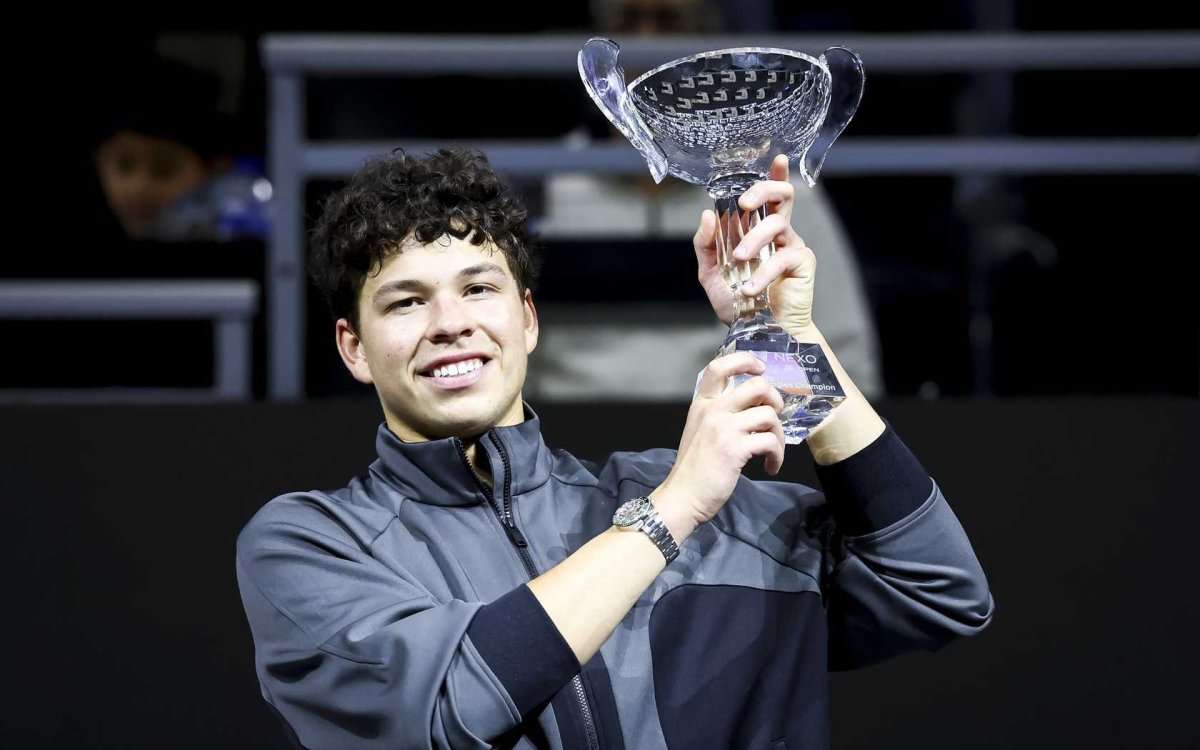 Shelton saves 3 championship points against Fritz to clinch title in Dallas