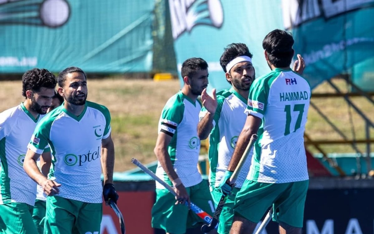 Sulky Pakistan hockey team flies for World Cup qualifiers under a banned coach