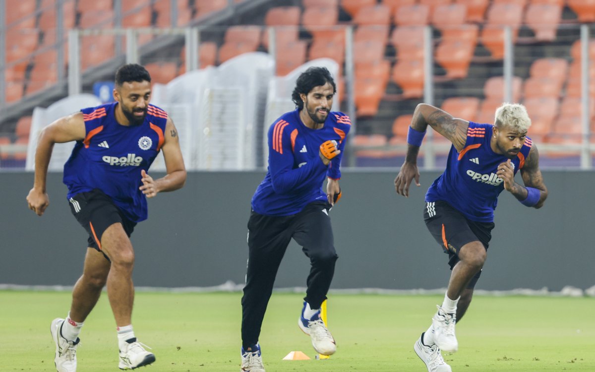 T20 WC: Bumrah, Hardik to be India's twin trump cards for Super Eights, says Paranjape