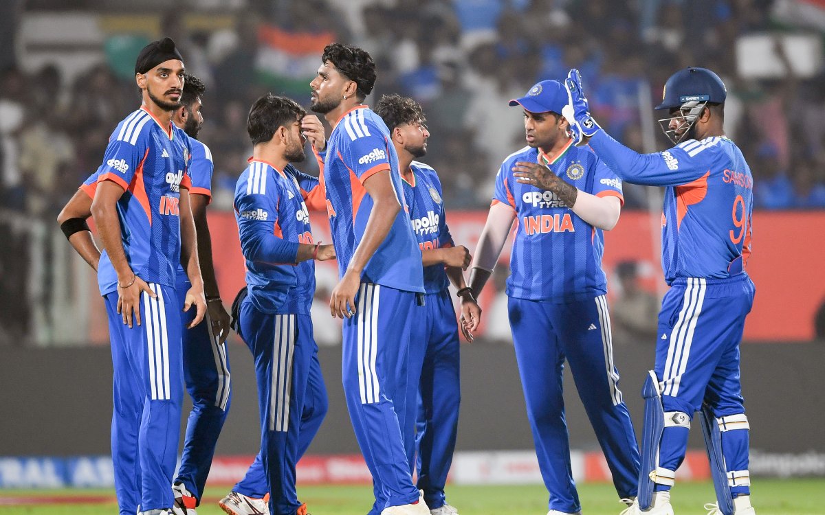 T20 WC: Ian Bishop backs India to handle pressure of quest for retaining trophy at home