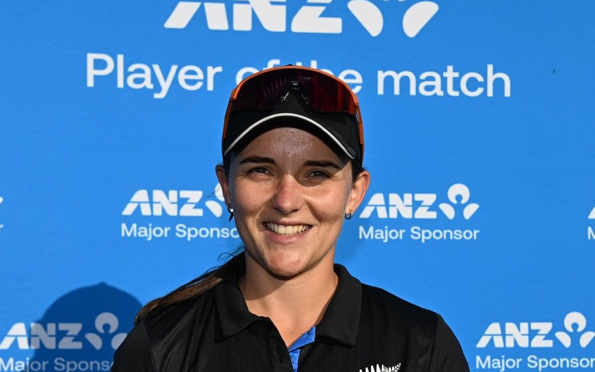 Amelia Kerr creates world record with 10 straight 30-plus T20I scores