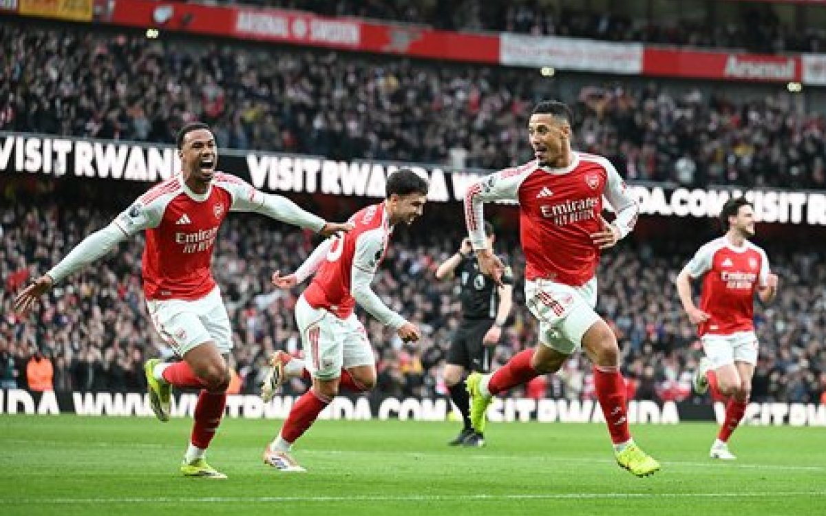 Arsenal beat Chelsea to stay 5 points clear in Premier League