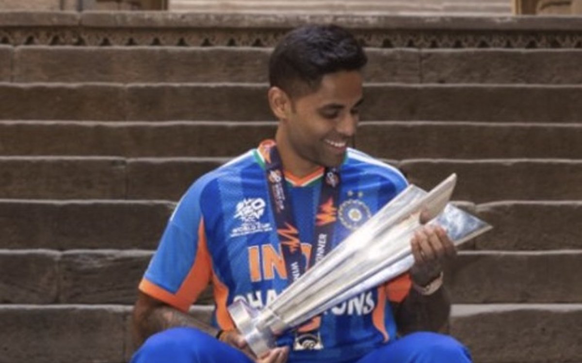 Gujarat: Suryakumar Yadav visits Adalaj Stepwell with T20 World Cup trophy​