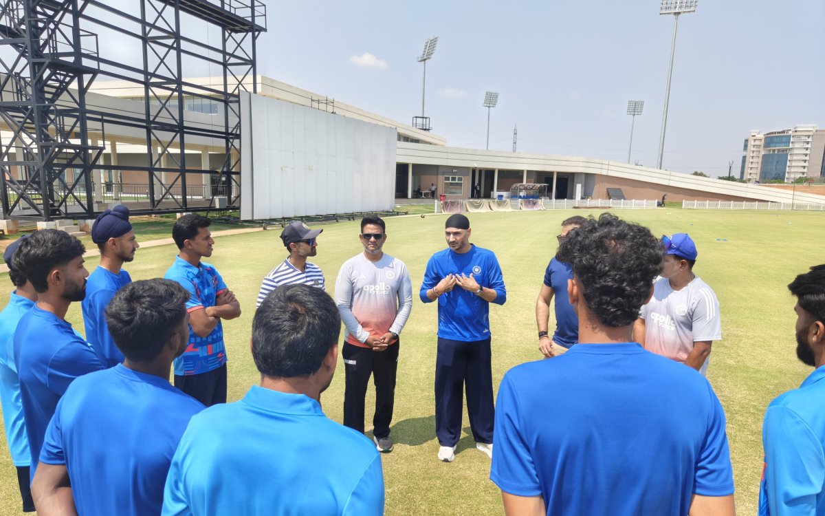 Harbhajan Singh conducts a specialist camp for emerging off-spinners at BCCI CoE