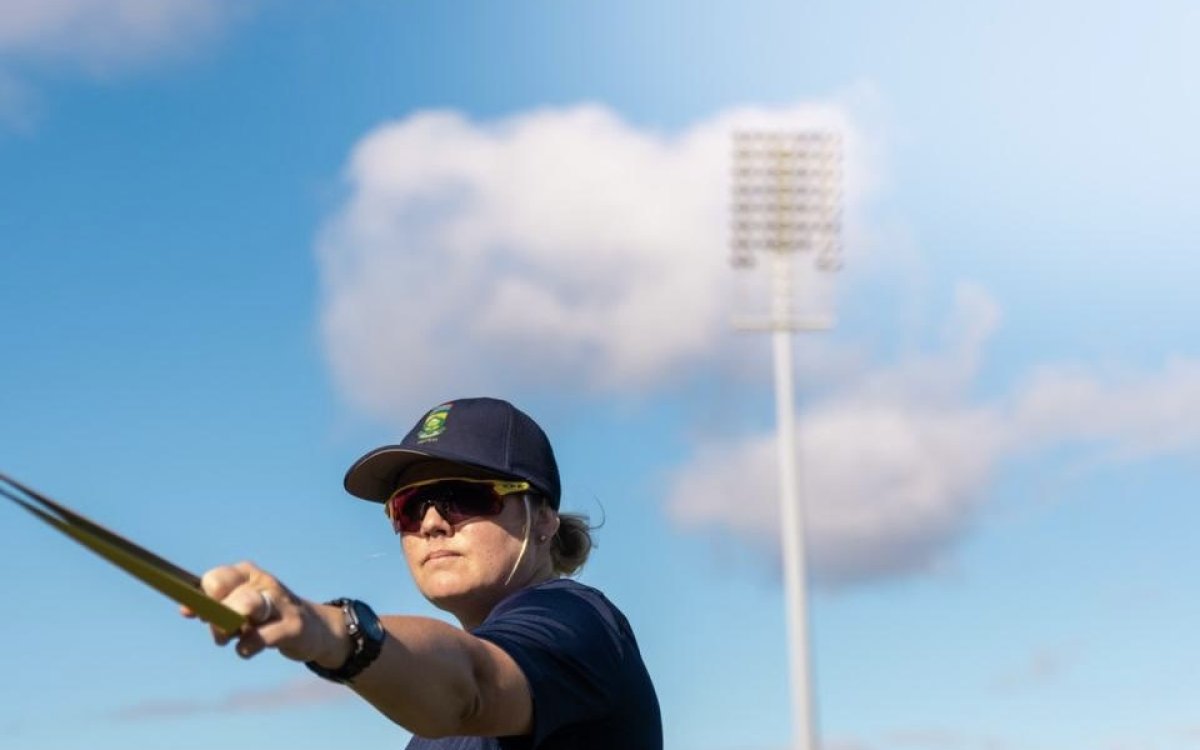 Injury setback halts Dane van Niekerk's comeback tour