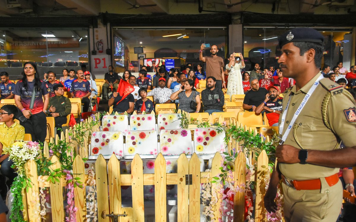 IPL 2026: Minute’s silence held in memory of stampede victims at Chinnaswamy Stadium