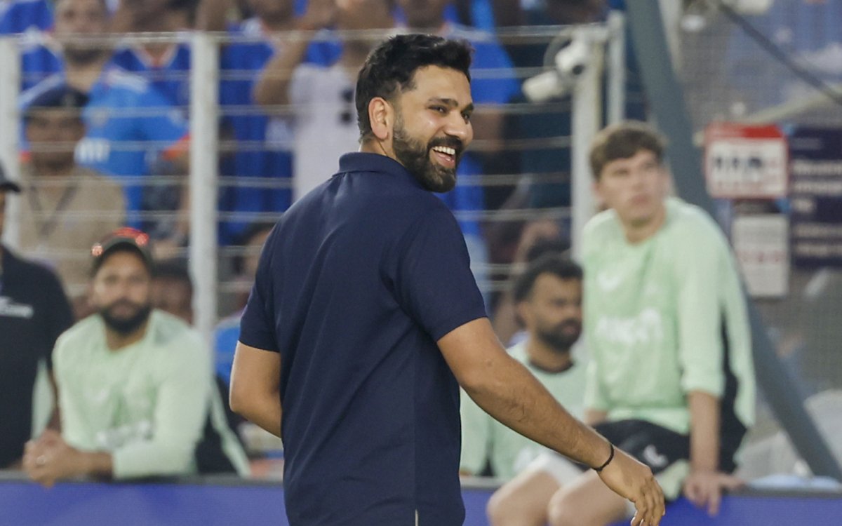 IPL 2026: 'Rohit Sharma should be on ground for 40 overs,' says Aakash Chopra