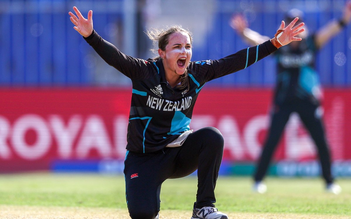 Kerr, Devine star as New Zealand cruise past South Africa in 1st T20I