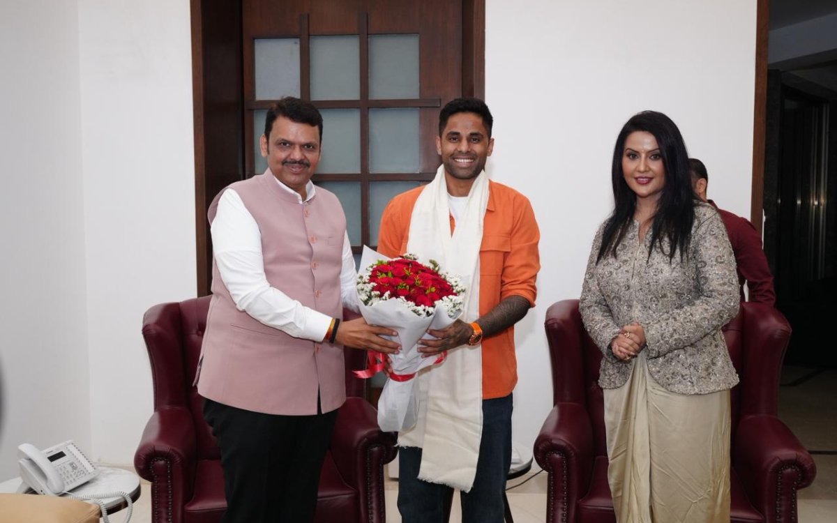 Maha CM Devendra Fadnavis felicitates captain Suryakumar Yadav, Shivam Dube after T20 WC glory