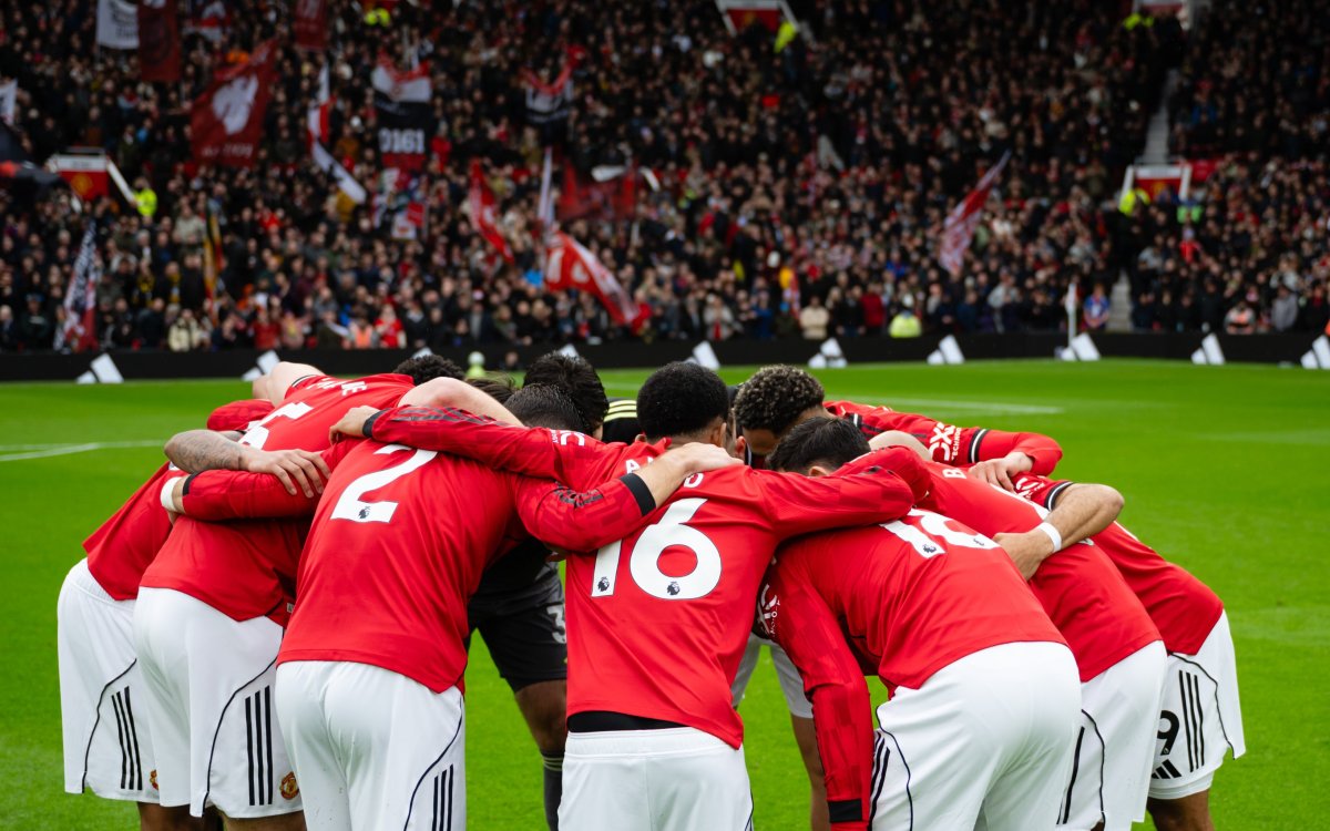 Manchester United strengthens position in third place as Tottenham takes Anfield point