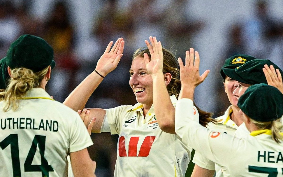 Pink-ball Test: Hamilton, Sutherland star as India stare at huge loss against Australia (ld)