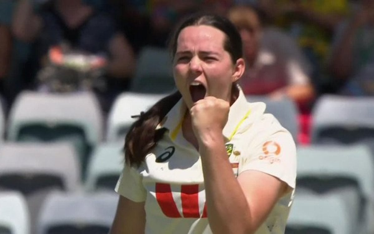 Pink-ball Test: 'I was really thrilled to get my first wicket,' says Lucy on dismissing Smriti