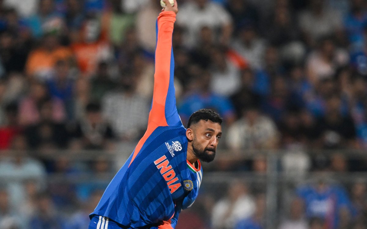 T20 WC: Chakravarthy not vulnerable, don’t see India getting Kuldeep ahead of him, says Doull