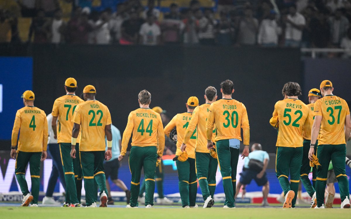 T20 WC: 'It wasn’t a choke, it was a bloody walloping,' says SA head coach Conrad after semis defeat