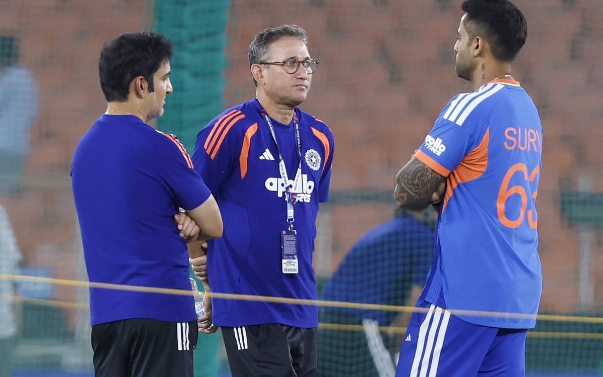 T20 WC: Nothing to worry about Varun's form, the rest are there to cover, says SKY ahead of final