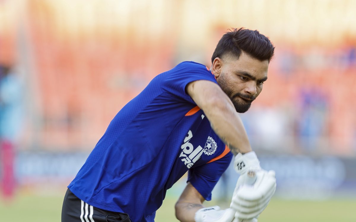 'The whole team is standing next to you': Gambhir backs Rinku after father's demise