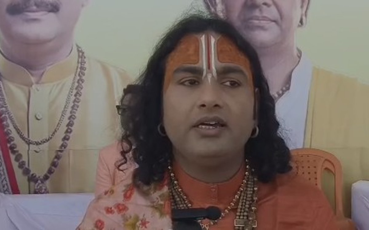 'Why do Indians love Pakistan so much': Aniruddhacharya over IPL team facing backlash