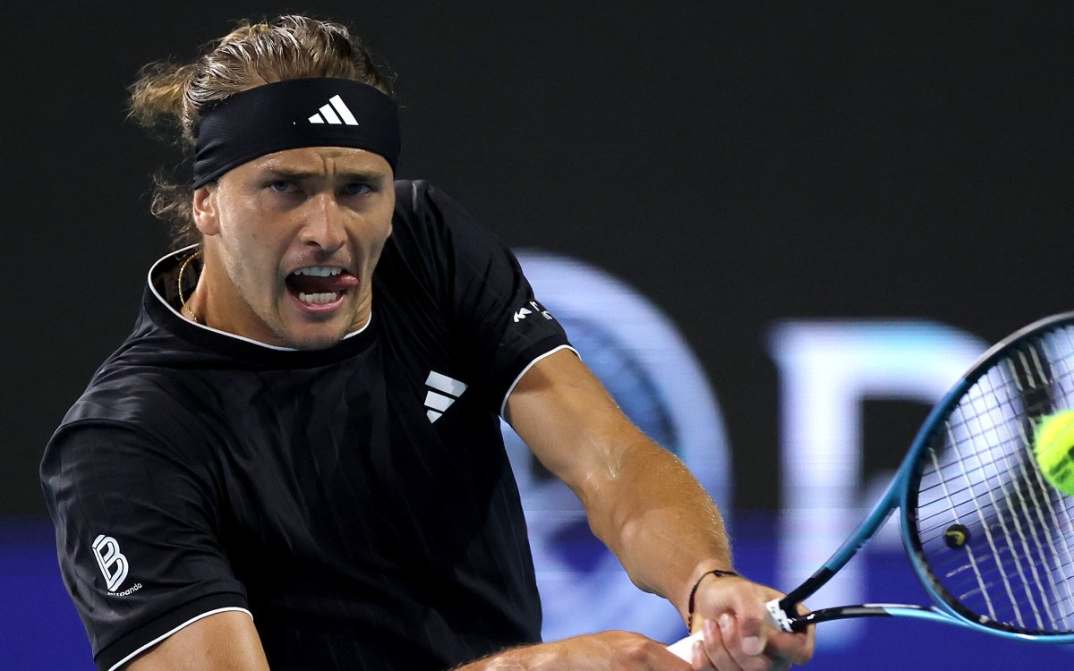 Zverev advances with ease at Miami Open, Shevchenko stuns Shelton