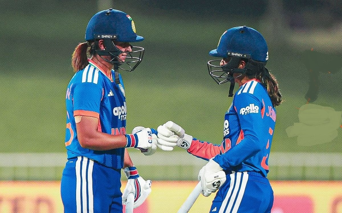 1st T20I: Harmanpreet shines, but late collapse leads to India making 157/7 against South Africa