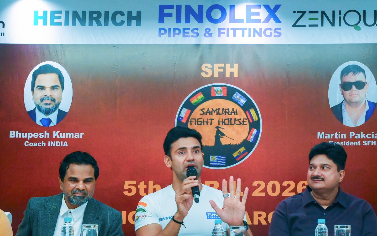 Ahead of their bout, Florian looked aggressive while Sangram calm during face-off