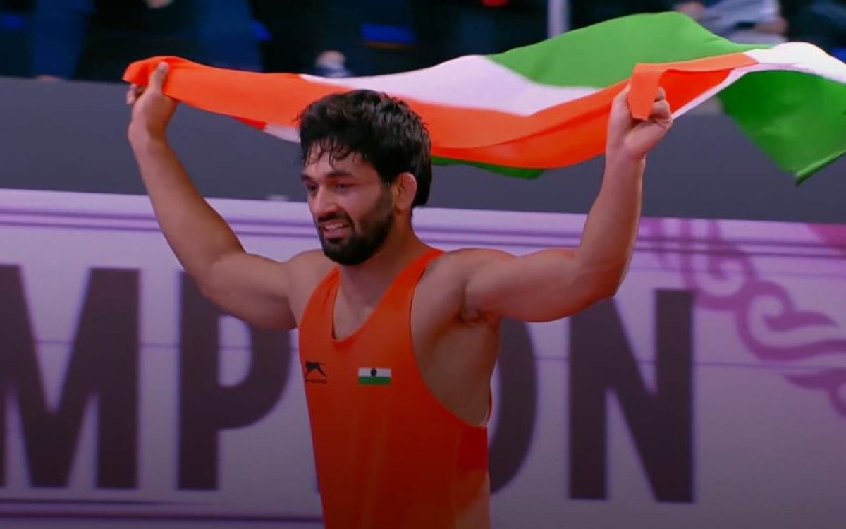 CISF fraternity congratulates HC Abhimanyu on winning gold in Asian Wrestling Championship