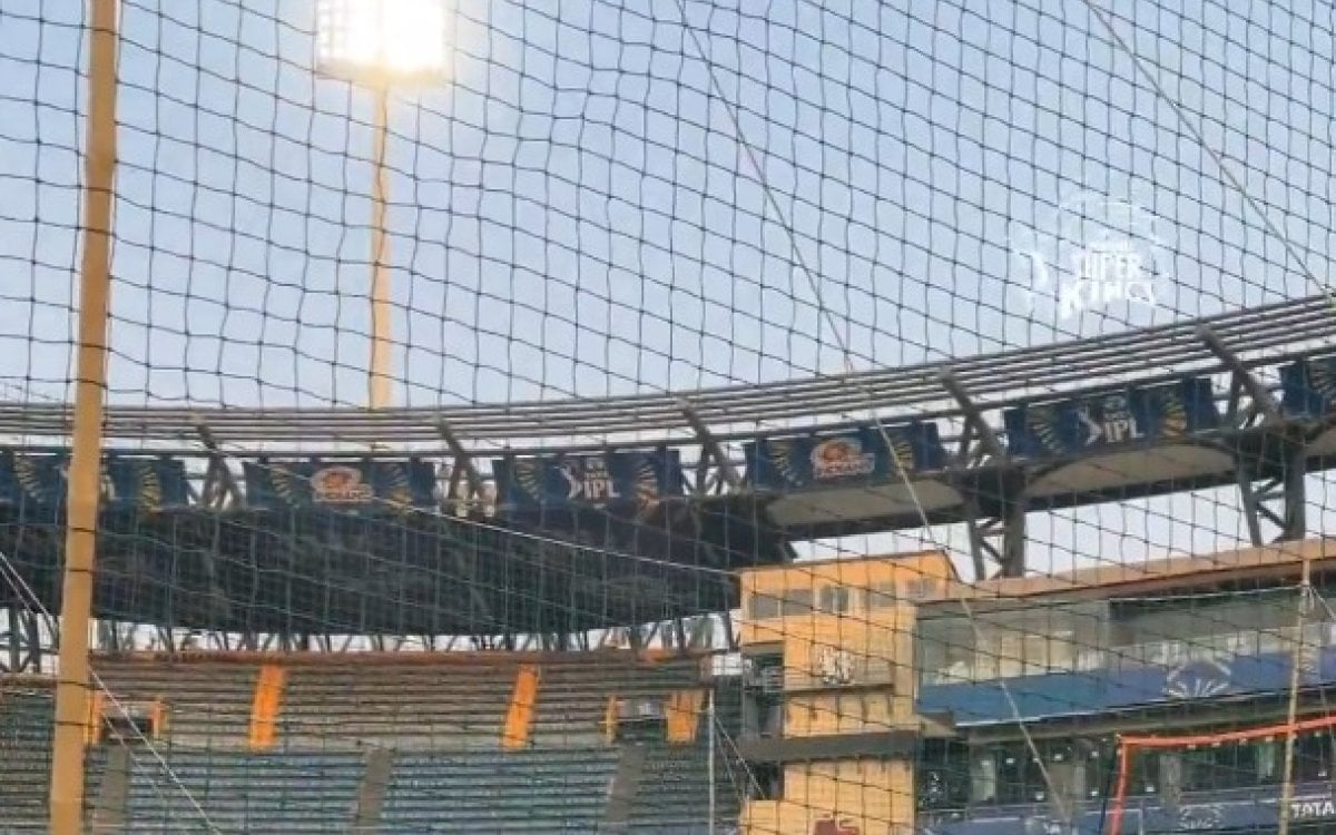 Dhoni making a comeback against MI would be really special: Aditya Tare