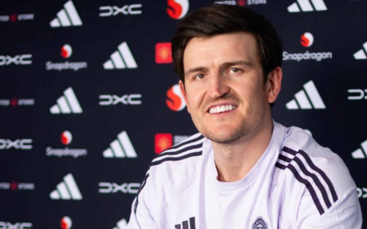 Former captain Harry Maguire signs new short-term contract with Manchester United
