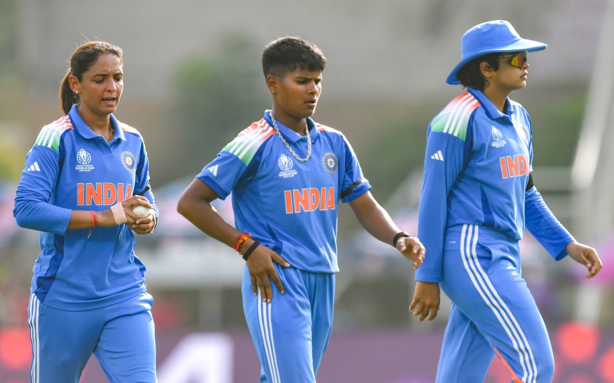 India hand a debut to Anushka, Kranti included as unchanged SA elect to bowl first