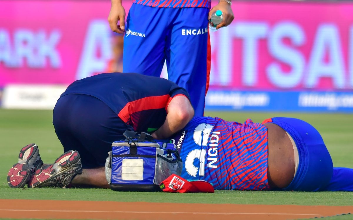 IPL 2026: Lungi Ngidi suffers nasty head injury, stretchered off at Arun Jaitley Stadium