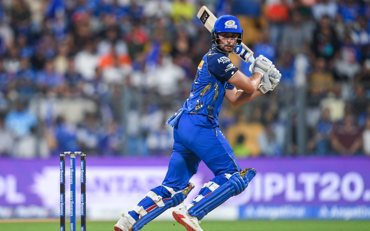 IPL 2026: Mumbai Indians wear black armbands in tribute to support staff’s daughter