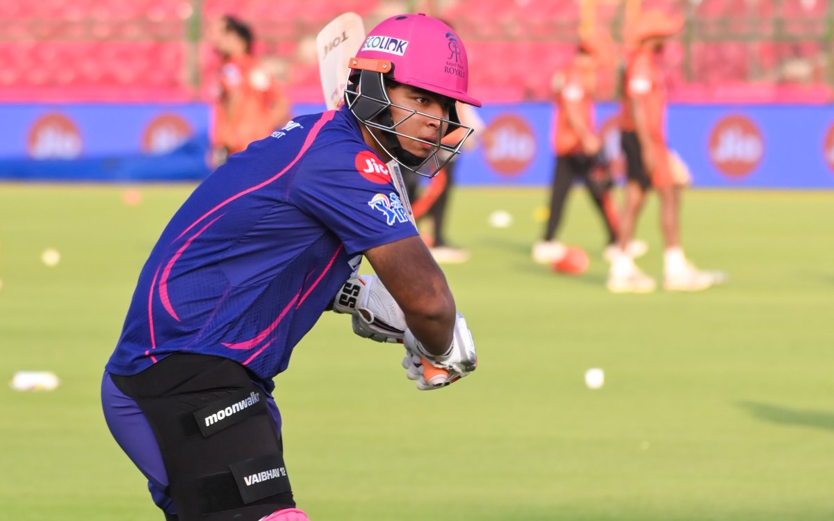 IPL 2026: Pat Cummins back as SRH opt to bowl against RR