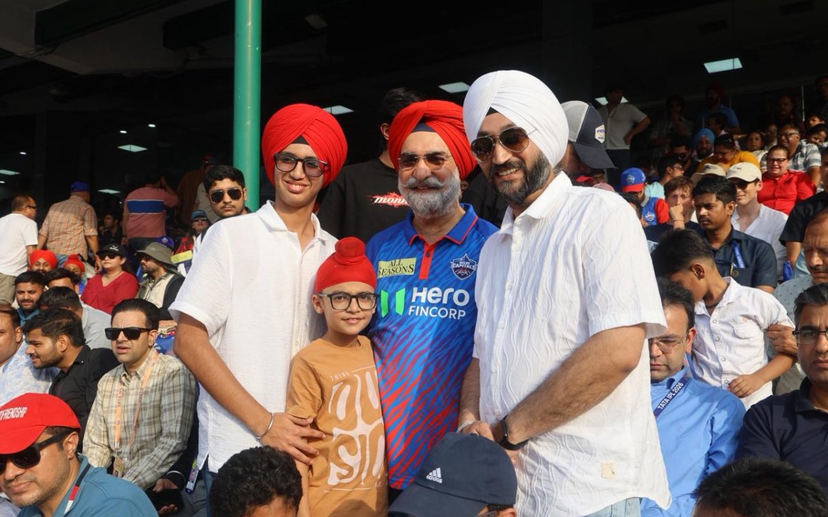 L-G TS Sandhu joins spectators in cricket stadium to cheer Delhi team