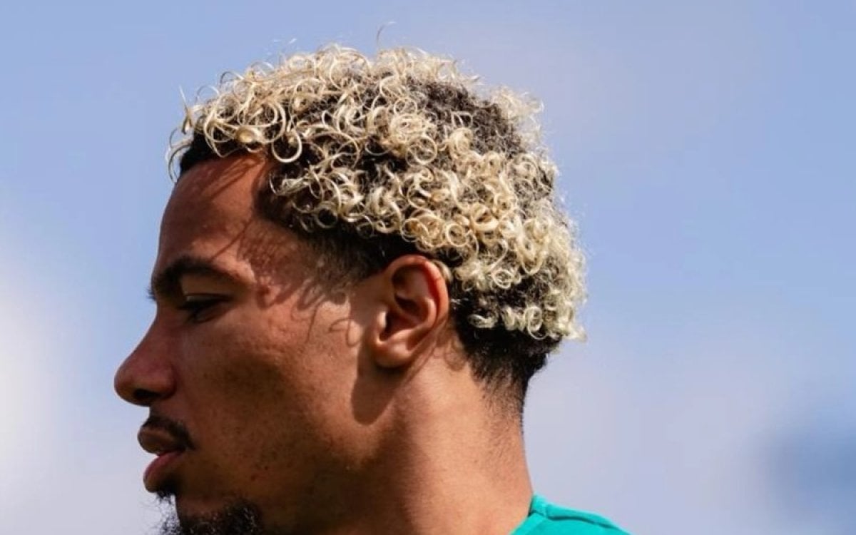 Liverpool's Hugo Ekitike undergoes successful surgery as Slot provides recovery update