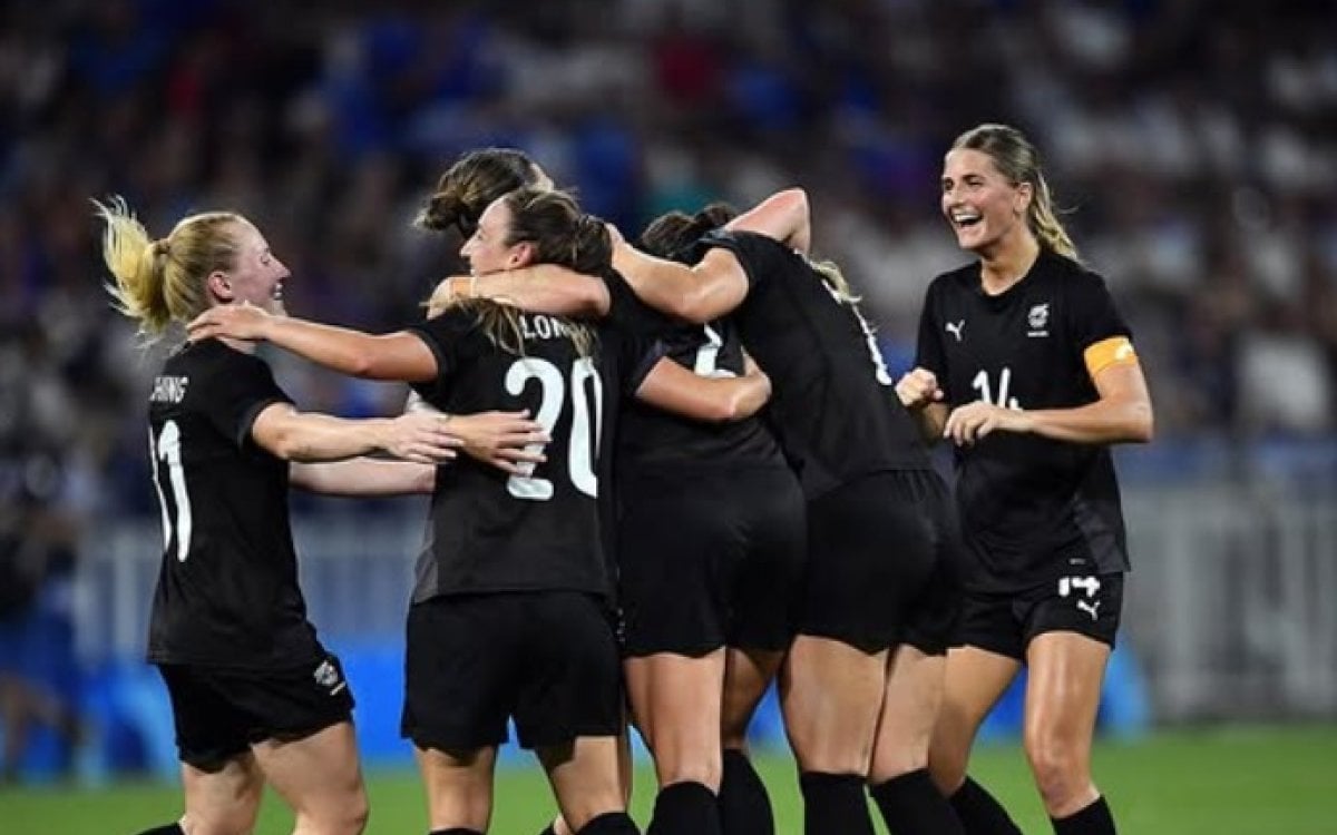 New Zealand women edge past PNG to seal World Cup berth