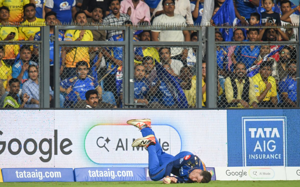 Santner felt dizzy, we took him for a scan: Jayawardene explains concussion sub of Shardul for Santn