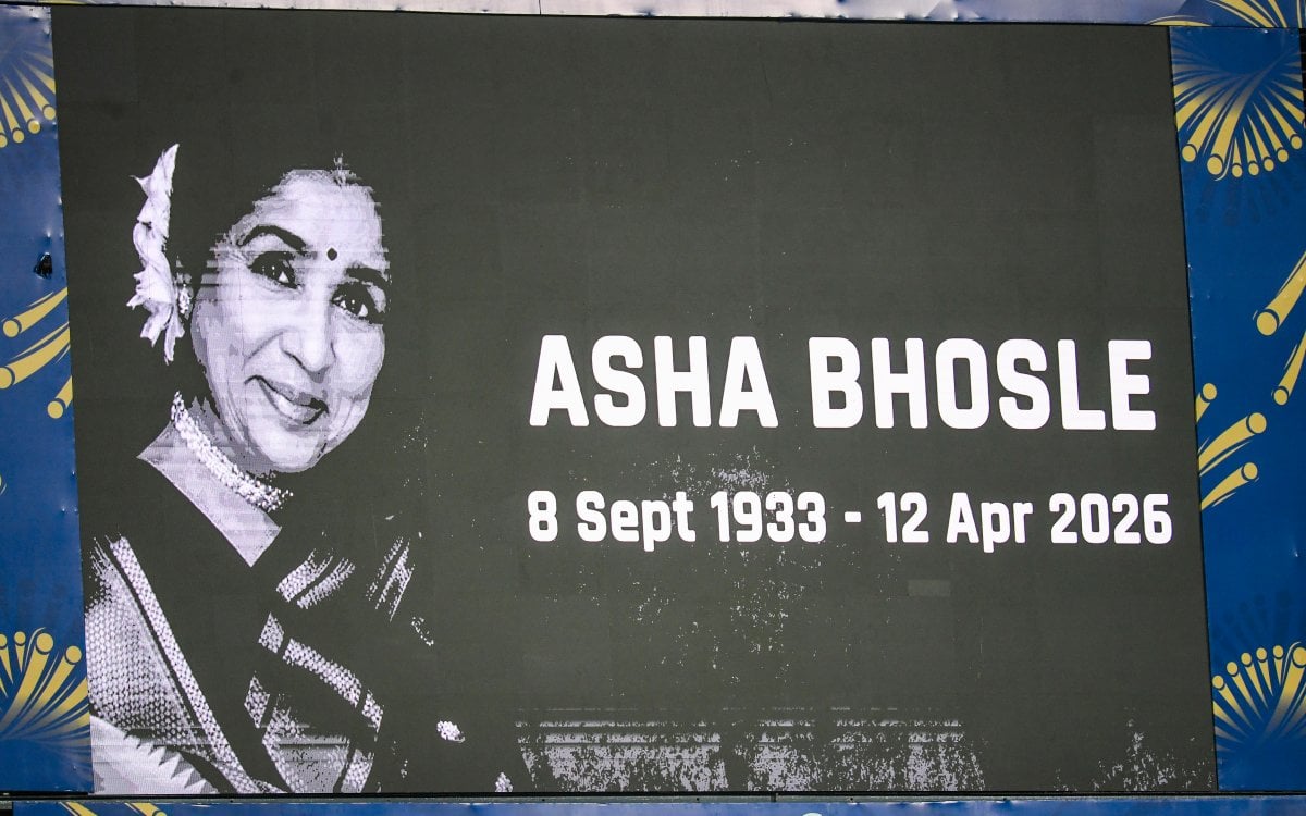 Siraj pays final respects to legendary singer Asha Bhosle, consoles her granddaughter Zanai