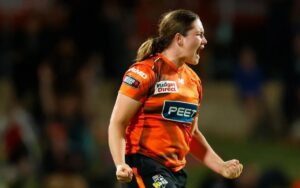 Uncapped Ainsworth makes the cut, Vlaeminck misses out as CA unveil women’s central contract