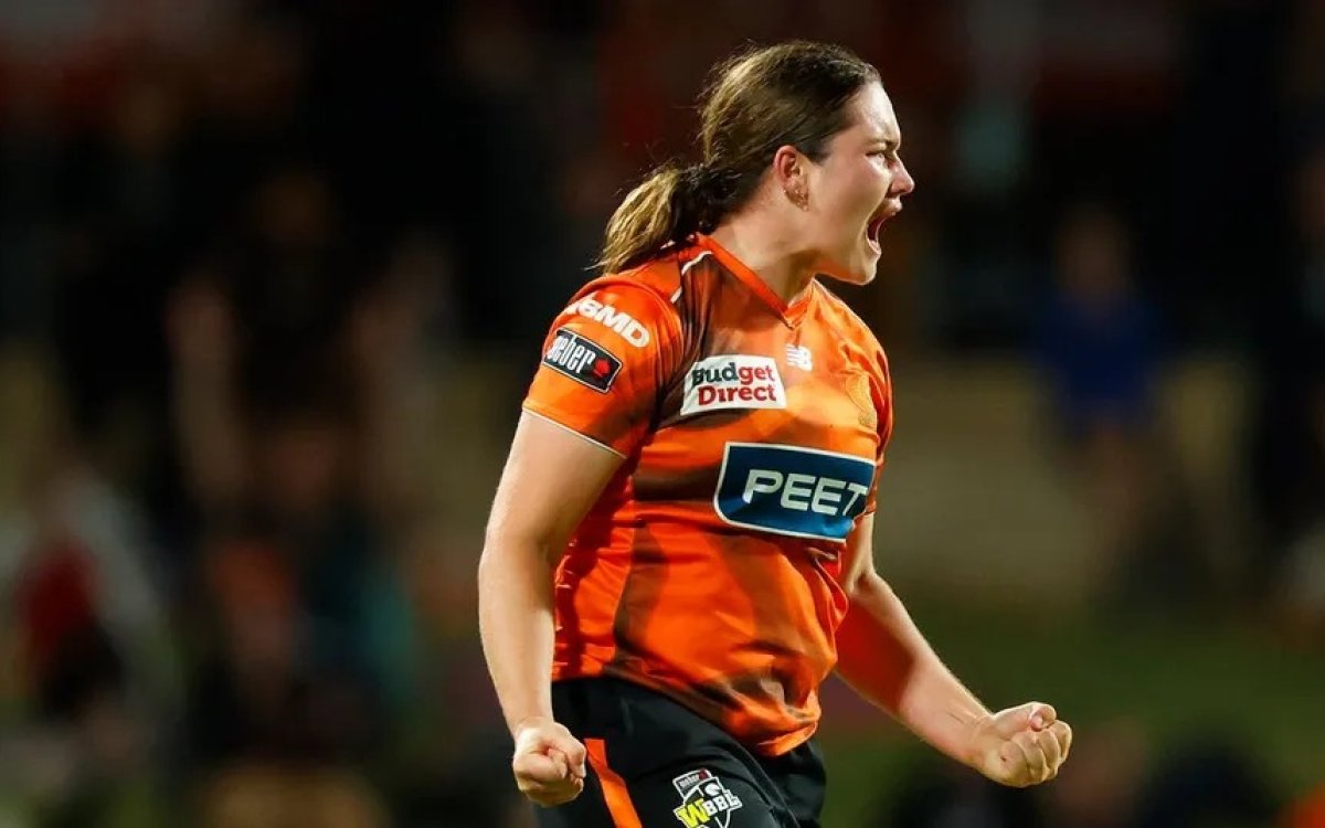 Uncapped Ainsworth makes the cut, Vlaeminck misses out as CA unveil women’s central contract