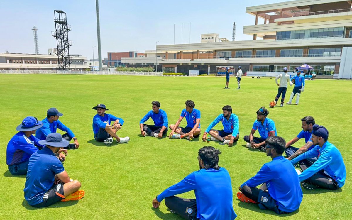 Ex-India pacers VRV Singh, Lakshmipathy Balaji likely to get coaching roles at BCCI's CoE