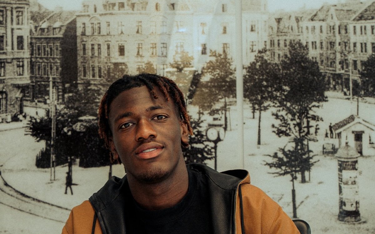 Football: Dortmund sign defender Gadou from Salzburg