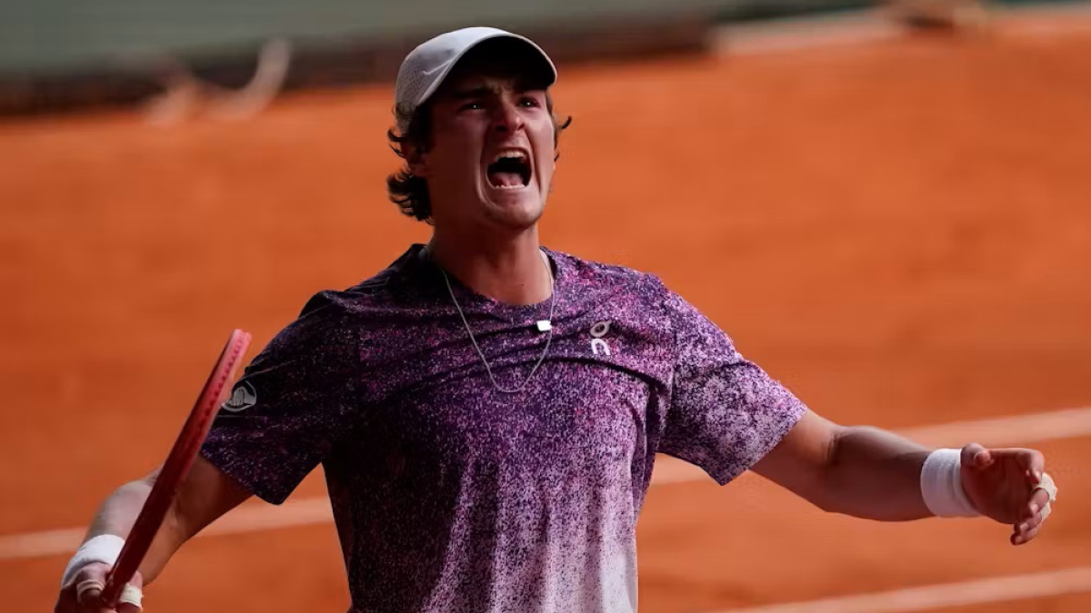 French Open: In epic comeback, Fonseca rallies from two sets down to stun Djokovic in Round 3