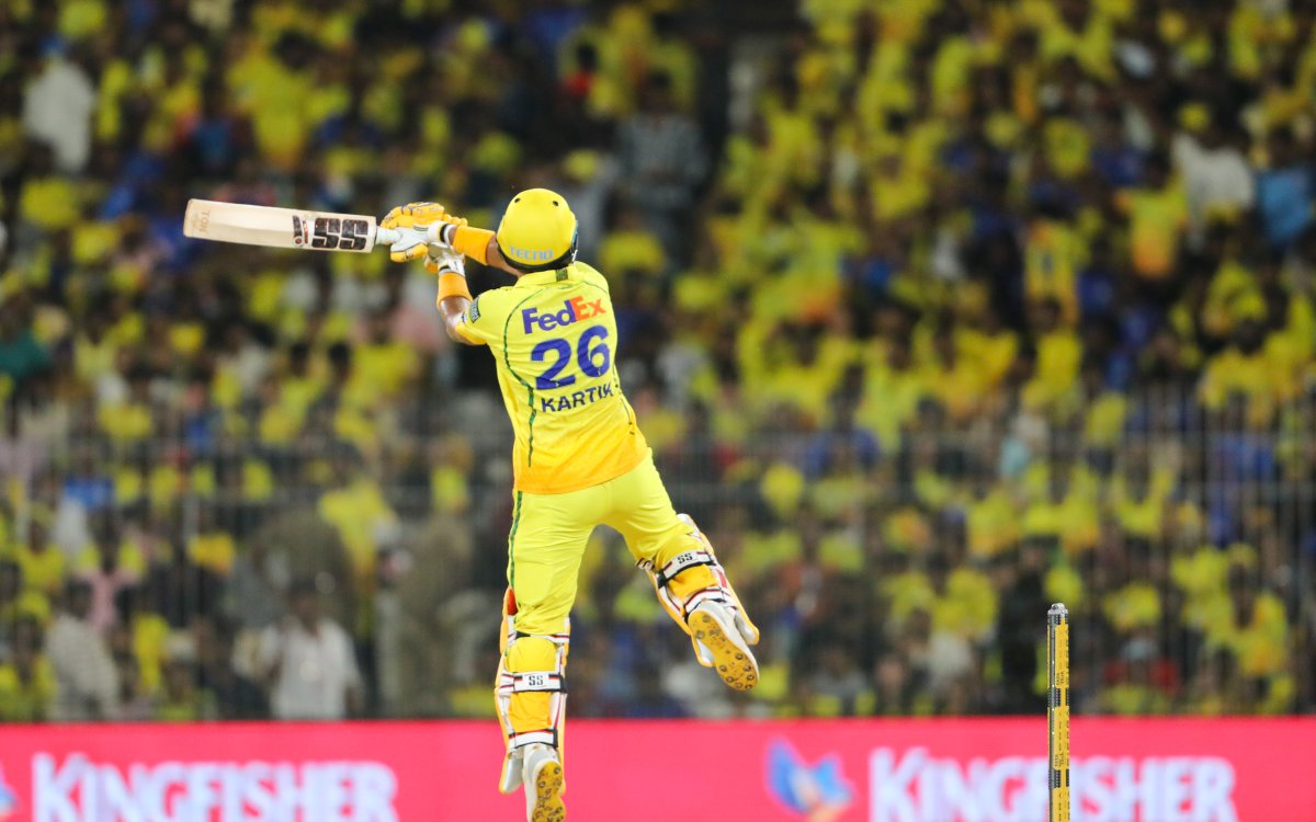 IPL 2026: Bowlers, Gaikwad, Kartik help CSK thrash MI by eight wickets (ld)