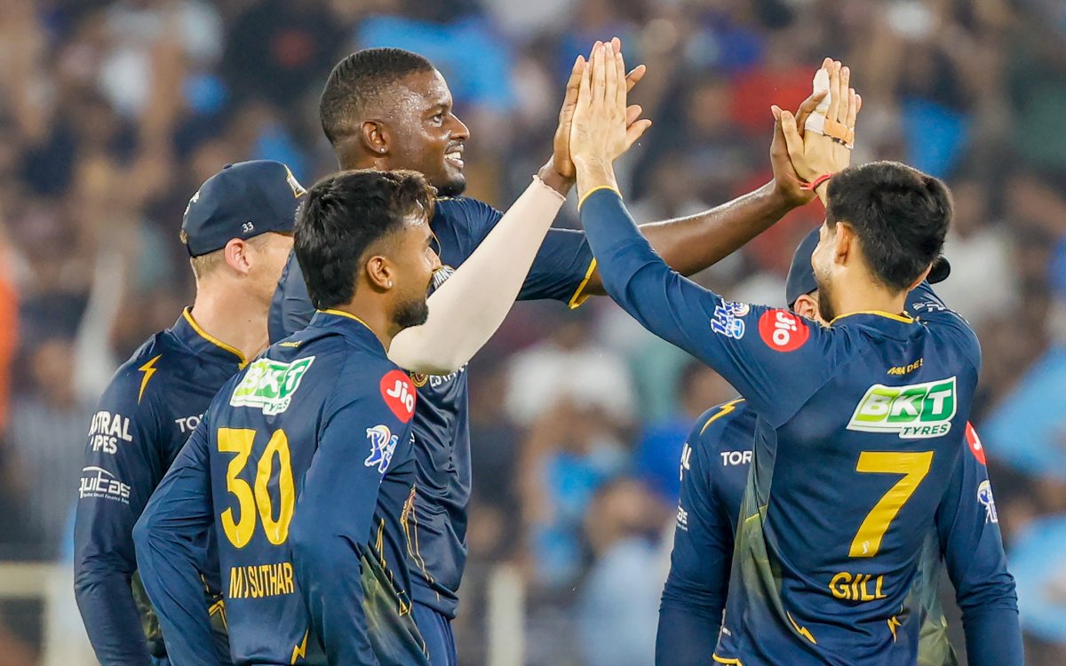 IPL 2026: Holder’s four-for, Siraj’s early strikes restrict PBKS to 163/9 despite Shedge’s blitz