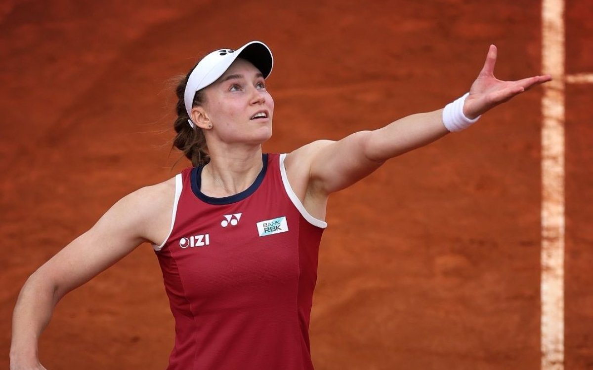 Italian Open: Elena Rybakina powers past Eala to reach last 16