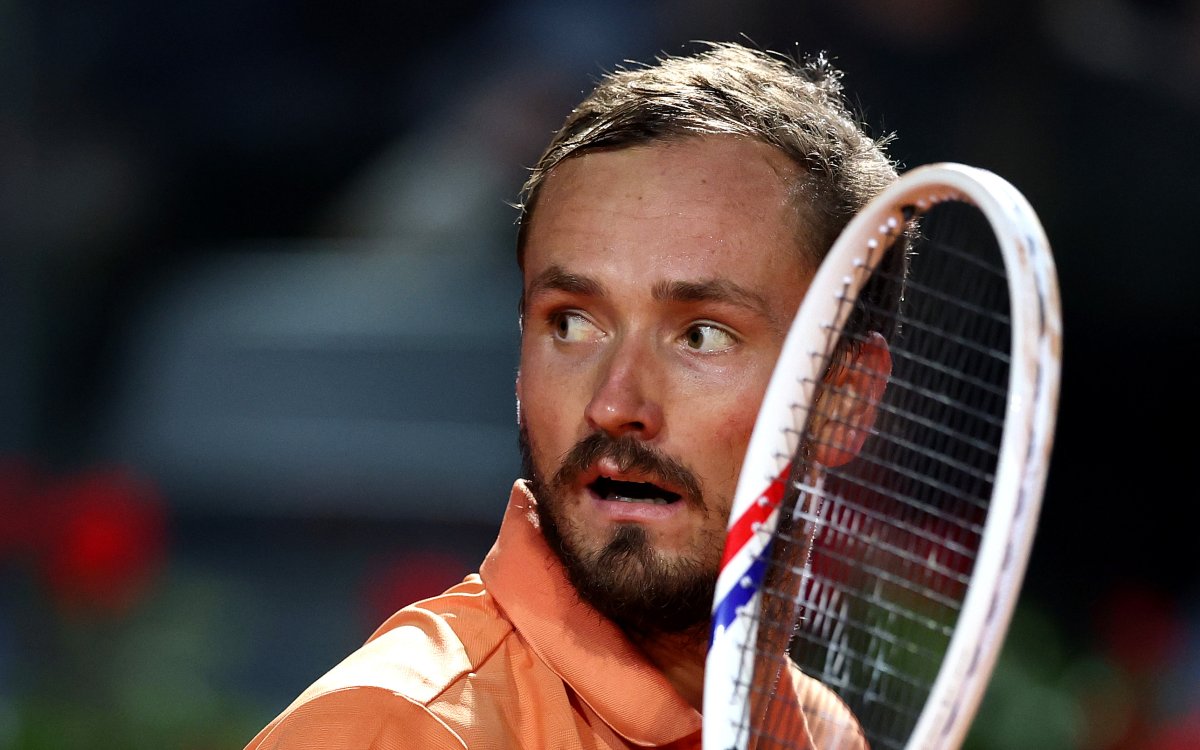 Italian Open: Sinner-Medvedev clash to resume on Saturday after rain suspends semis play