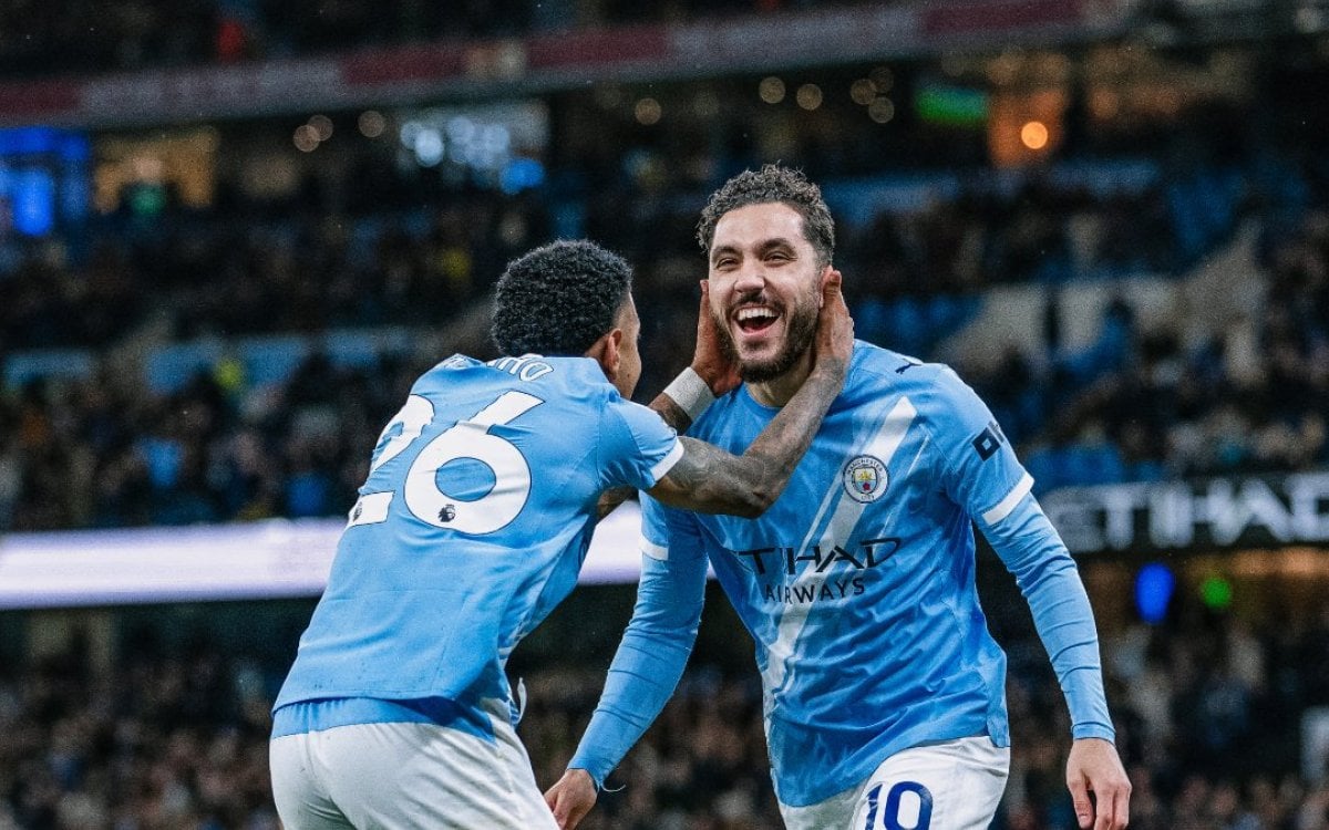 Man City cut Arsenal's lead to two points with win over Palace