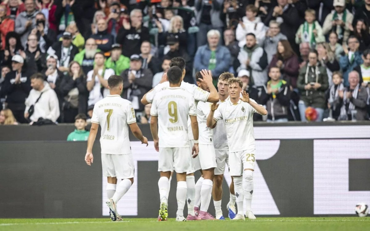 Monchengladbach beat Dortmund to secure Bundesliga safety