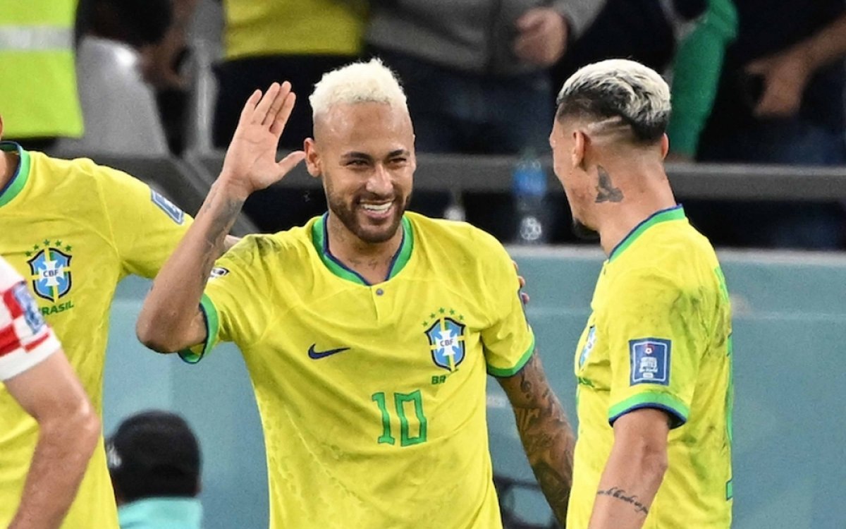 Neymar earns Brazil World Cup recall