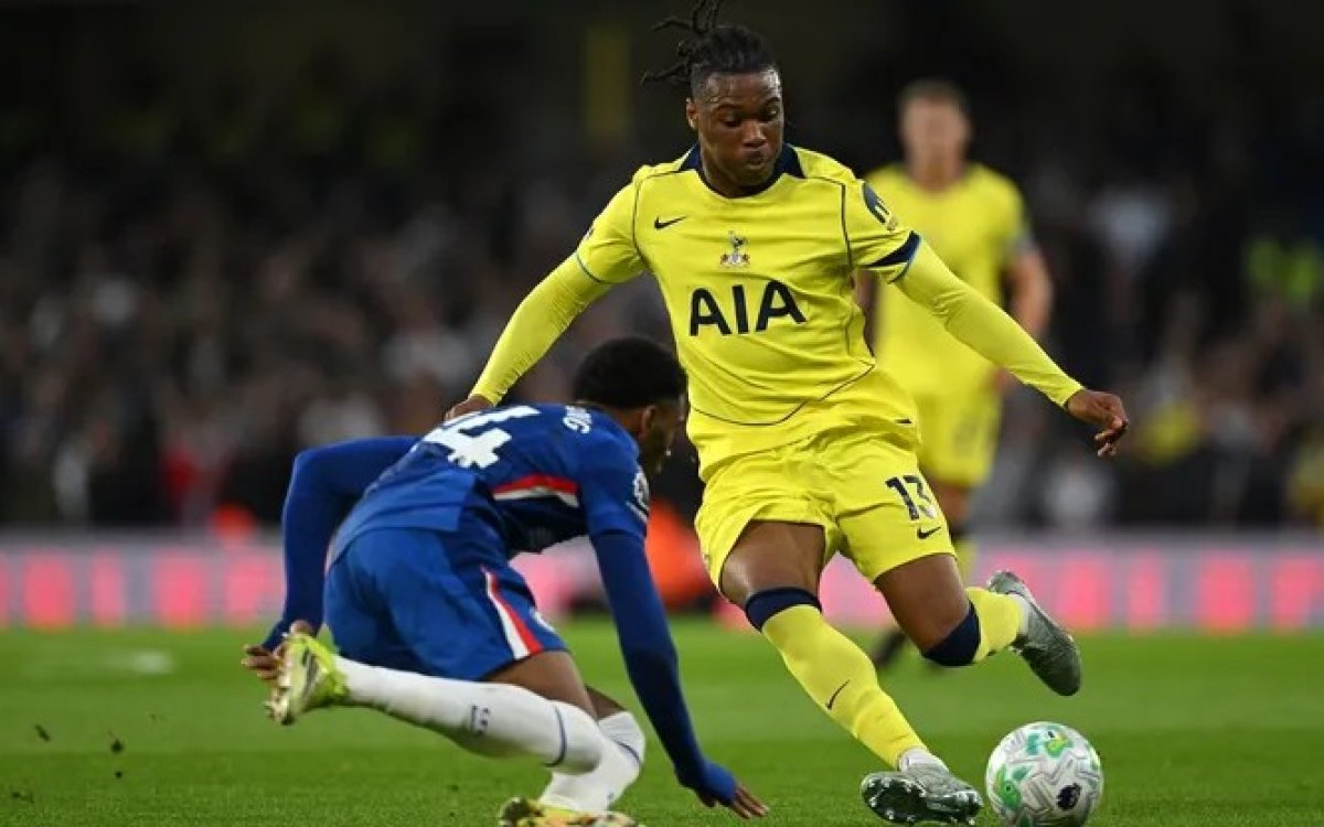 Premier League: Relegation battle goes down to final day as Spurs lose at Chelsea